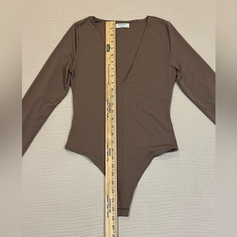 Aritzia Babaton Contour V-Neck Long Sleeve Bodysuit Deep Brown Size Medium - Picture 14 of 14